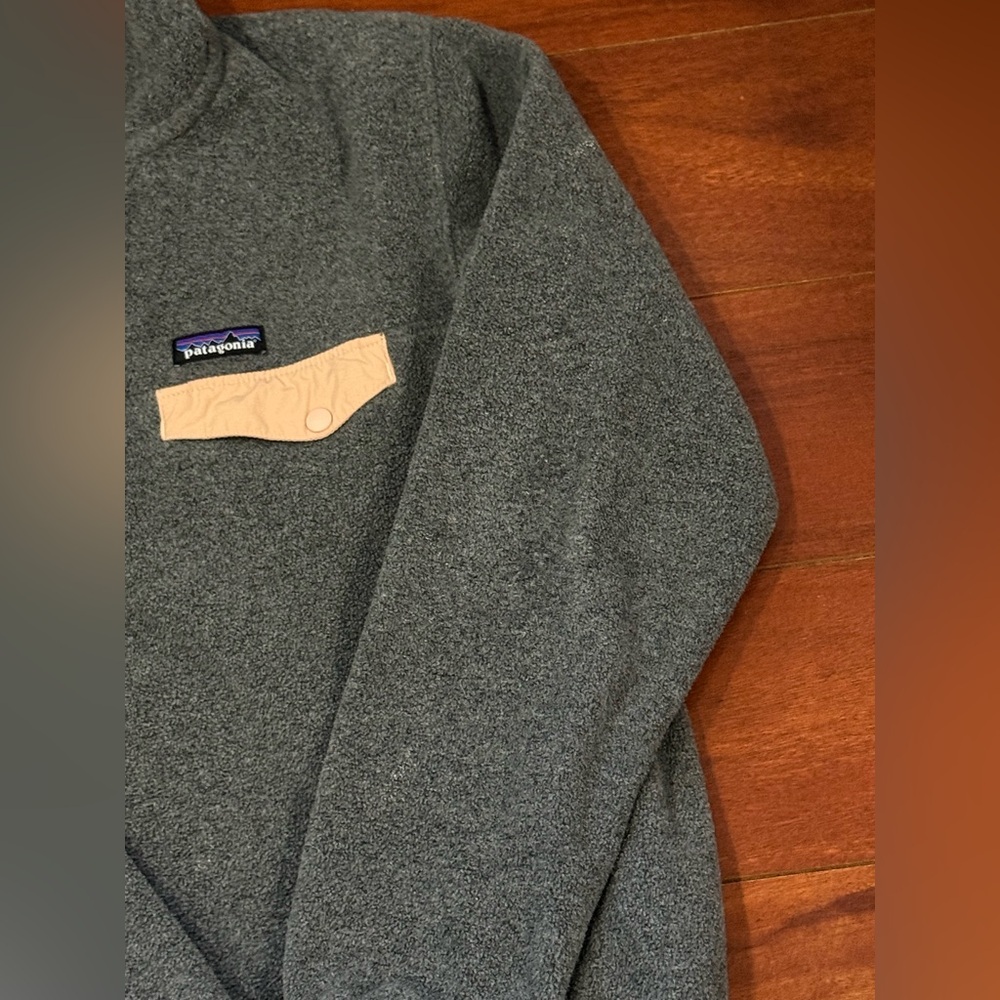 Patagonia Women's Gray and Cream Cowl Sweater - Picture 4 of 14